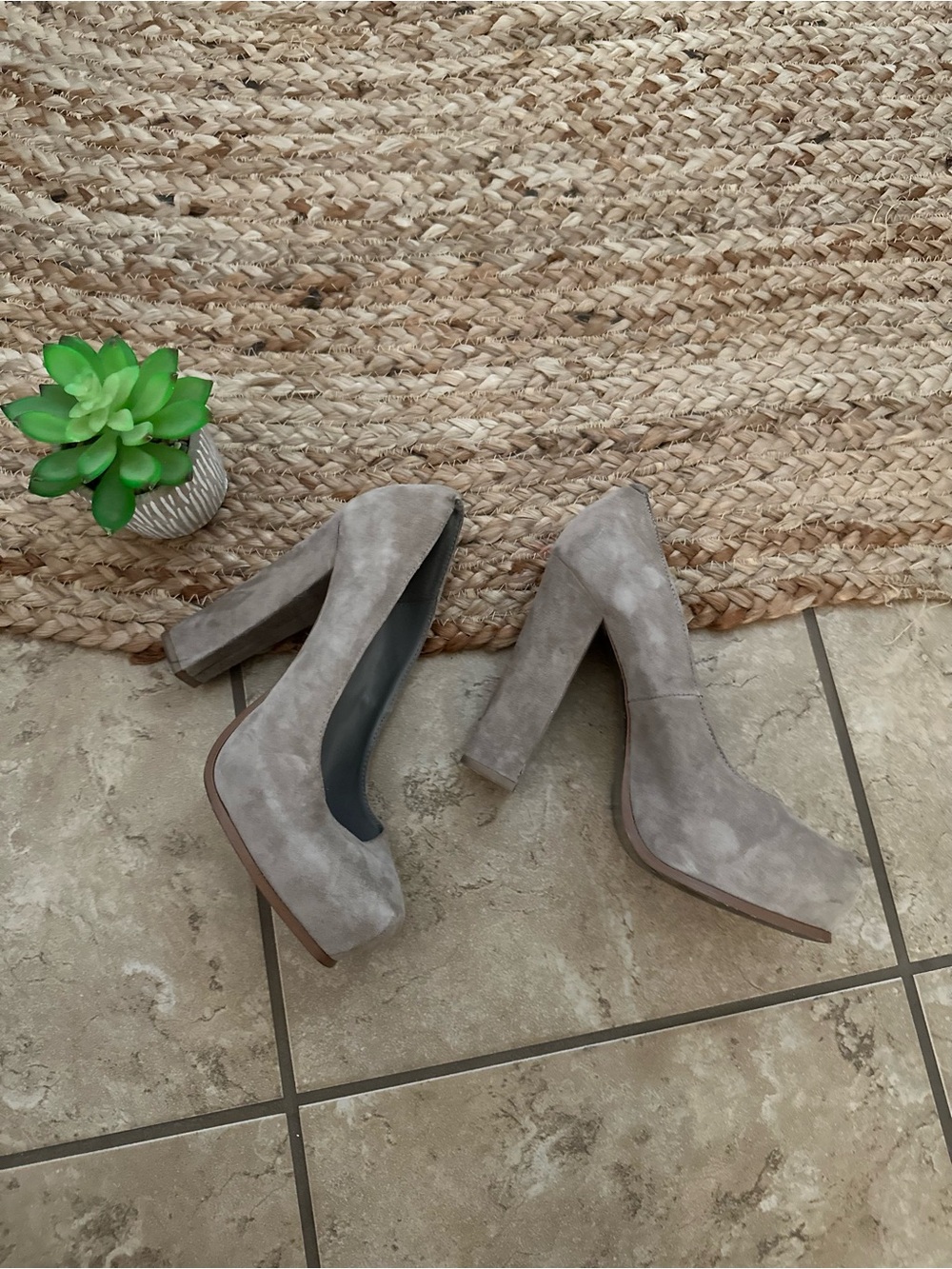 STEVE MADDEN VELVET HEELS